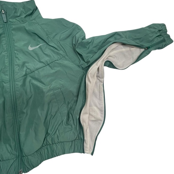 NIKE SPORTSWEAR WINDRUNNER BIG KIDS' (GIRLS') Size: M
LOOSE JACKET IN GREEN - Picture 4 of 16